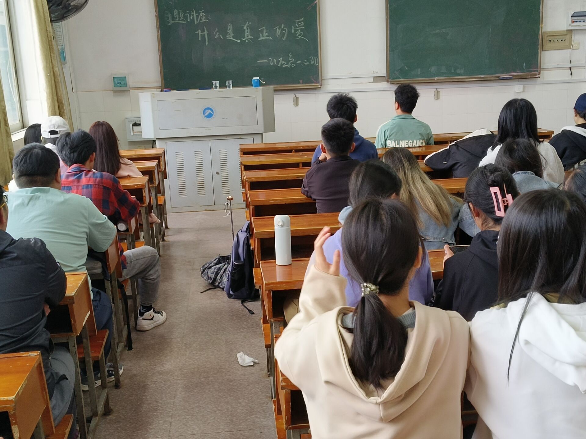 9e06cde25a8a42e98b03b25c0e991c3a.jpg 2.jpg