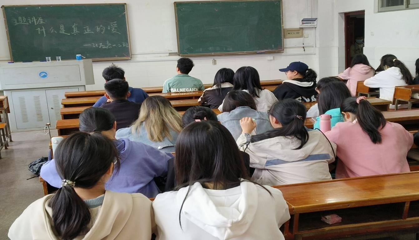 b1d1bf8fe4d24d2abbe3f699717edbba.jpg 1.jpg